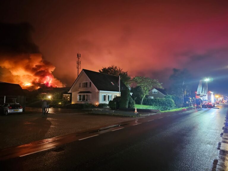 Zeer grote brand in Moerkapelle, NL-Alert verstuurd
